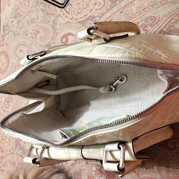 GUC Dooney and Burke pale green croc-embossed leather. Silver hardware. - Picture 14 of 16